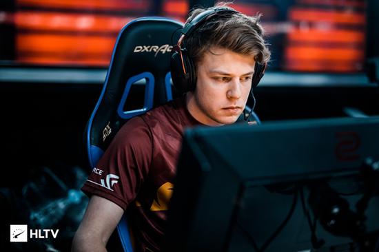 丛林差距！Awei的夜曲重重阴影并偷取了大龙，完全主导了 Leyan 的图标战队，取得了首场胜利。