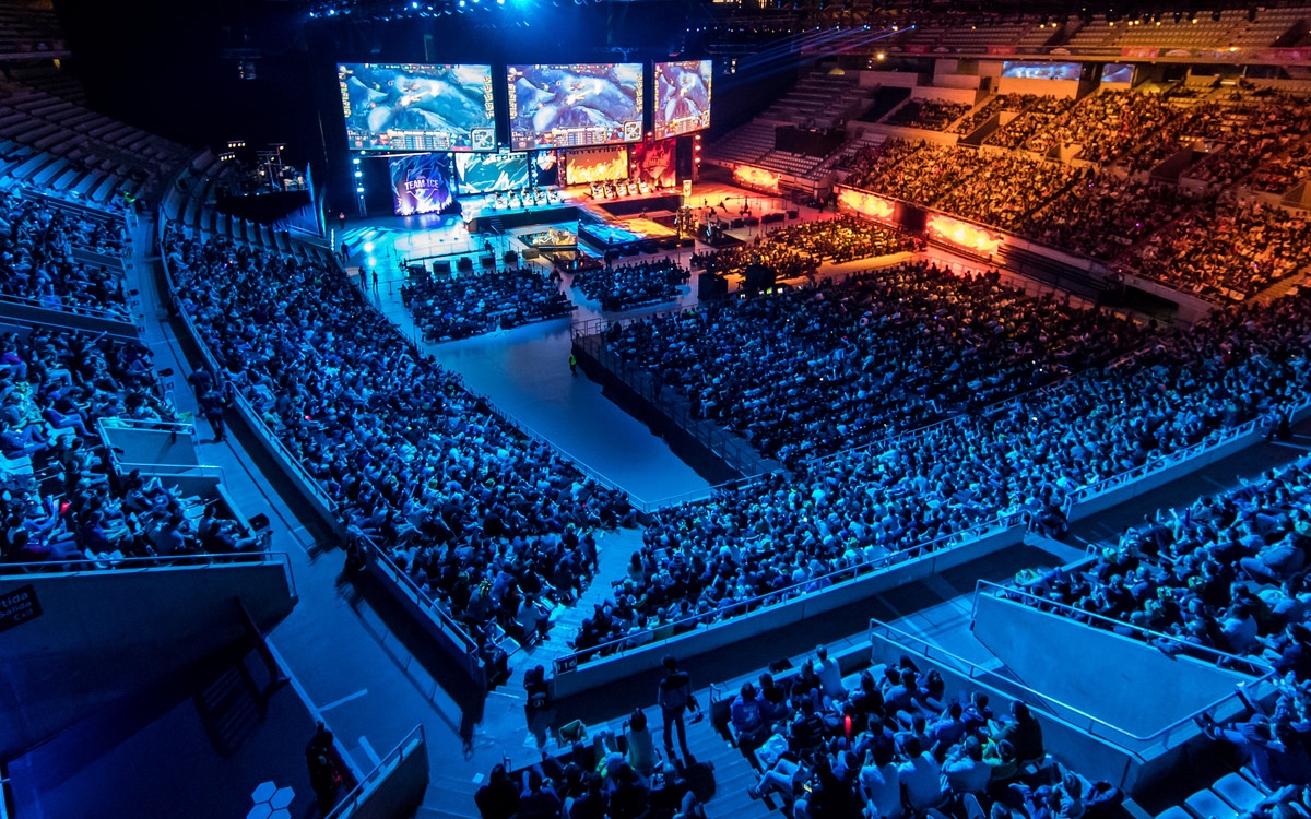 凤凰涅槃就在此时！FPX时隔581天再度晋级季后赛