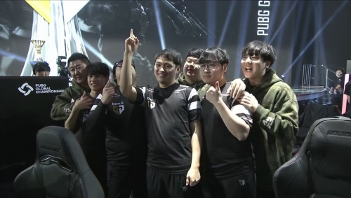 里程碑：FoFo达成LPL 400出场成就